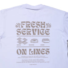 將圖片載入圖庫檢視器 FRESH SERVICE Corporate Printed S/S Tee "On Lines" (White/Greige)