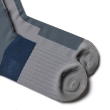 將圖片載入圖庫檢視器 NOZZLE QUIZ Patchwork Crew Socks (Patch Horizon)