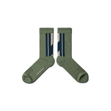 將圖片載入圖庫檢視器 NOZZLE QUIZ Landing Midcalf Socks (Elegant Green)