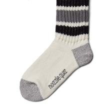 將圖片載入圖庫檢視器 NOZZLE QUIZ O'Skool Casual Socks (O'Black)