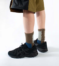 將圖片載入圖庫檢視器 NOZZLE QUIZ Patchwork Crew Socks (Patch Ocre)